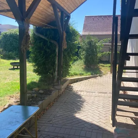 Prijemny Apartman Se Zahradou Ostresany Exterior photo